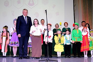 Концерты, подарки и спортивные состязания